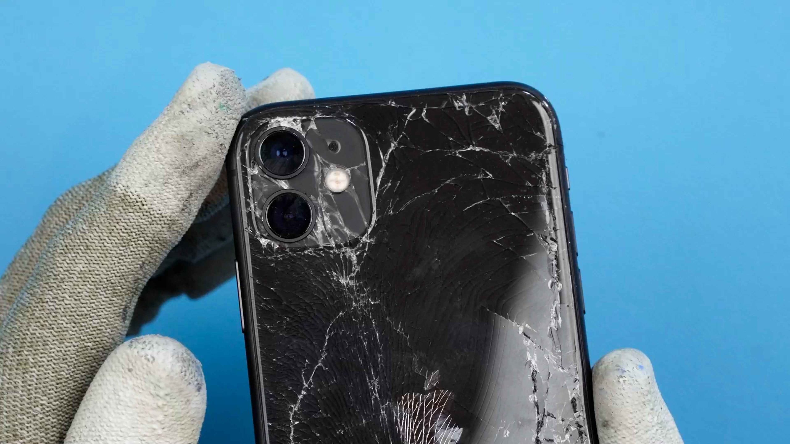 Smartronik Austausch von defektem Apple iPhone Rueckglas Glas nach Sturzschaden