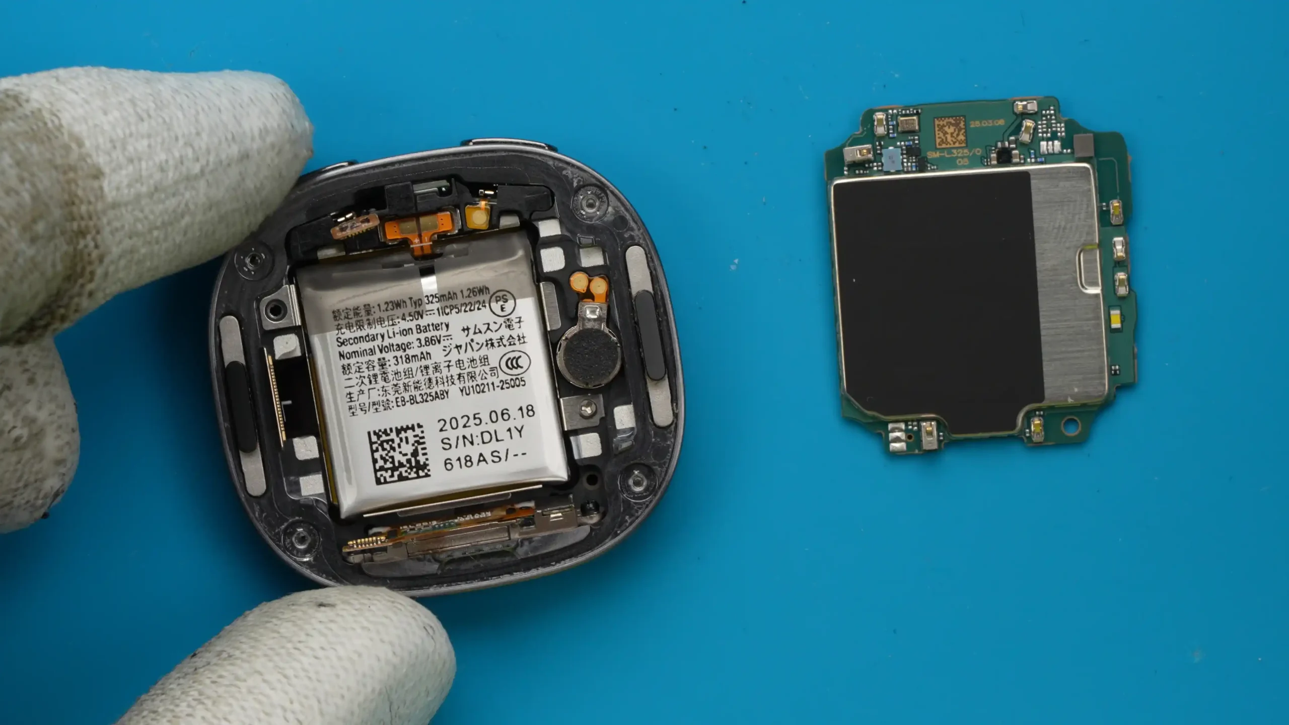 Smartronik Geoeffnetes Samsung Galaxy Watch zur Akku Reparatur
